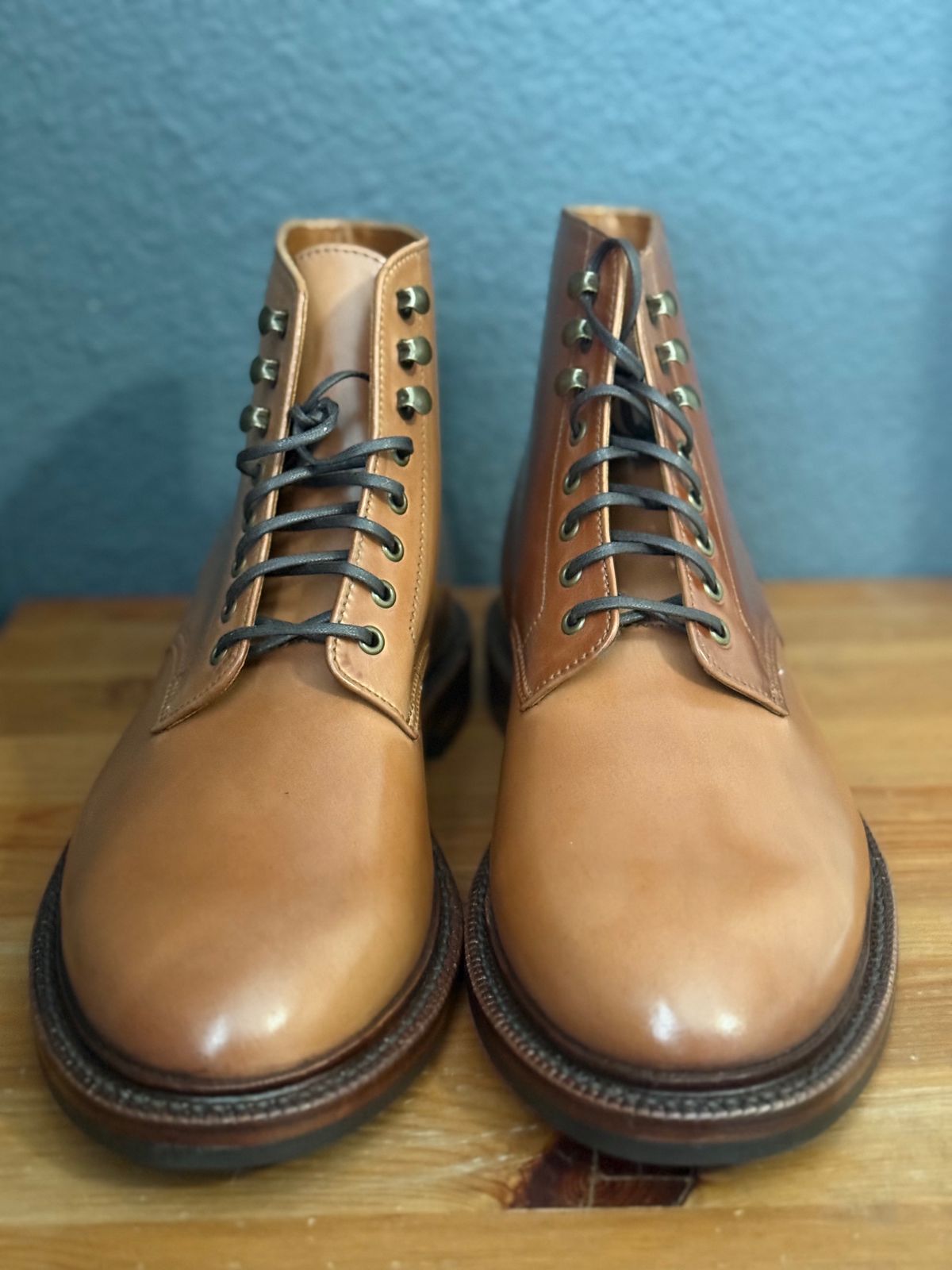 Photo by sierraStyled on December 16, 2024 of the Grant Stone Edward Boot in Horween Honey Glazed Shell Cordovan.