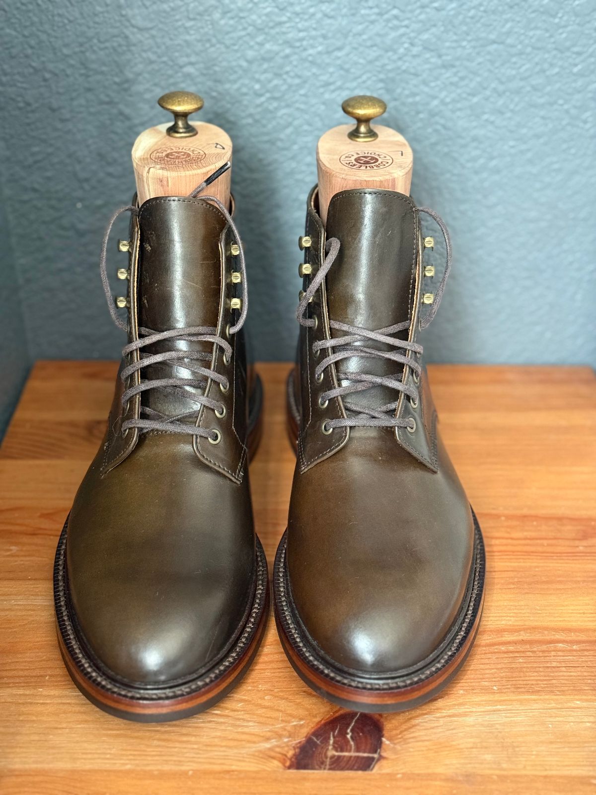 Photo by sierraStyled on May 7, 2025 of the Grant Stone Edward Boot in Horween Maduro Shell Cordovan.