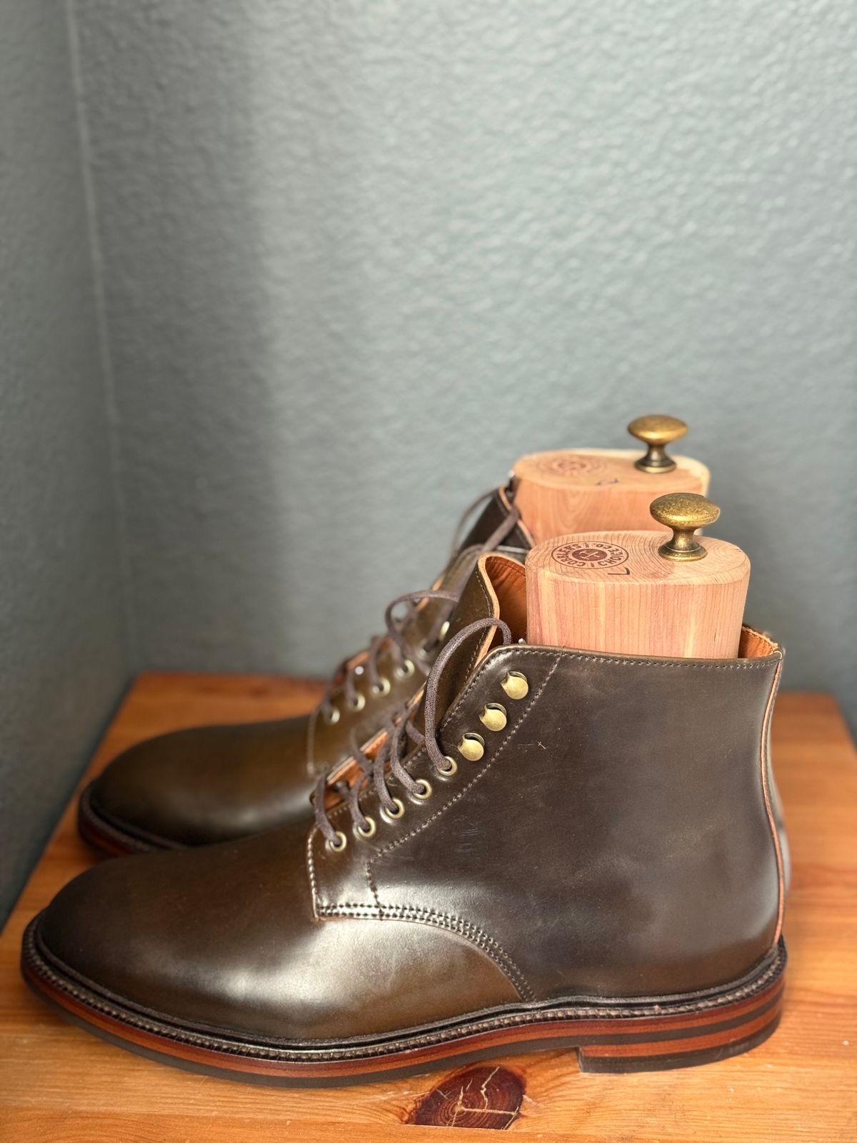Photo by sierraStyled on May 7, 2025 of the Grant Stone Edward Boot in Horween Maduro Shell Cordovan.