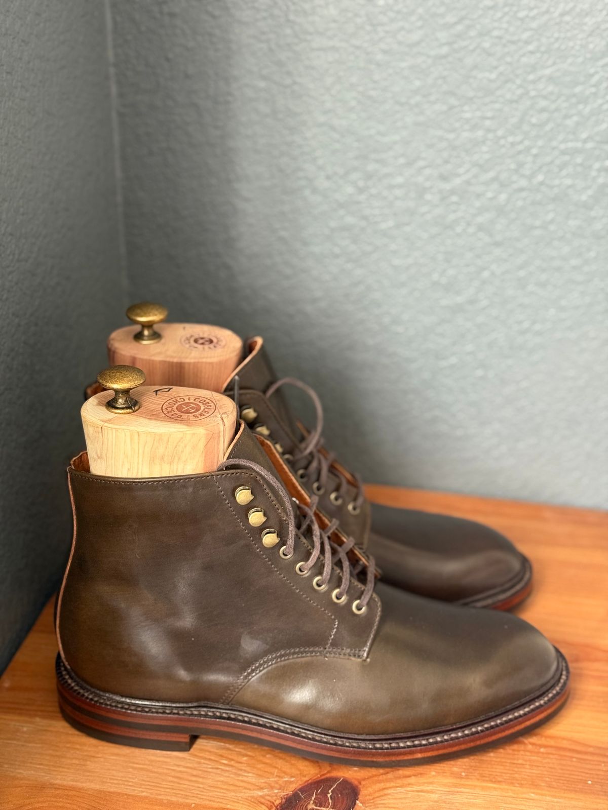 Photo by sierraStyled on May 7, 2025 of the Grant Stone Edward Boot in Horween Maduro Shell Cordovan.