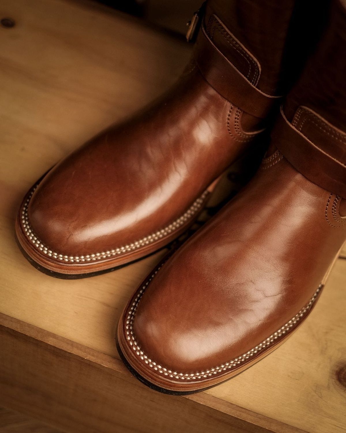 Photo by bangbenana on September 30, 2025 of the Briselblack The keeper ‘Type 3’ Engineer Boots in Maryam Toscanello TPR Horsebutt.