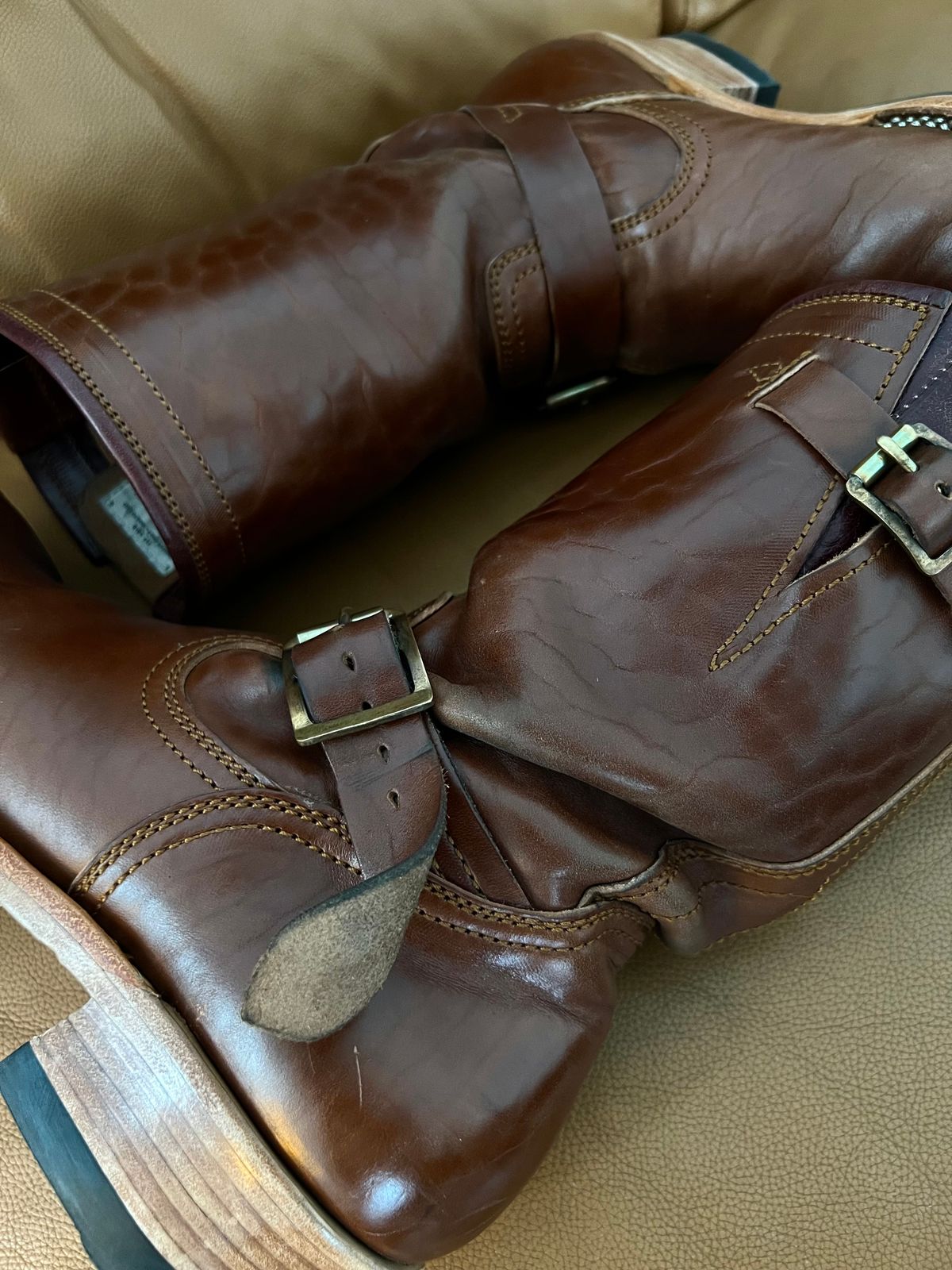 Photo by bangbenana on November 4, 2025 of the Briselblack The keeper ‘Type 3’ Engineer Boots in Maryam Toscanello TPR Horsebutt.