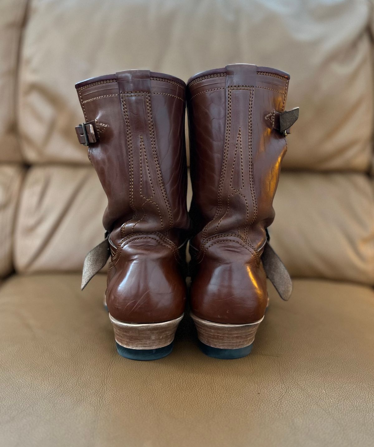 Photo by bangbenana on November 4, 2025 of the Briselblack The keeper ‘Type 3’ Engineer Boots in Maryam Toscanello TPR Horsebutt.