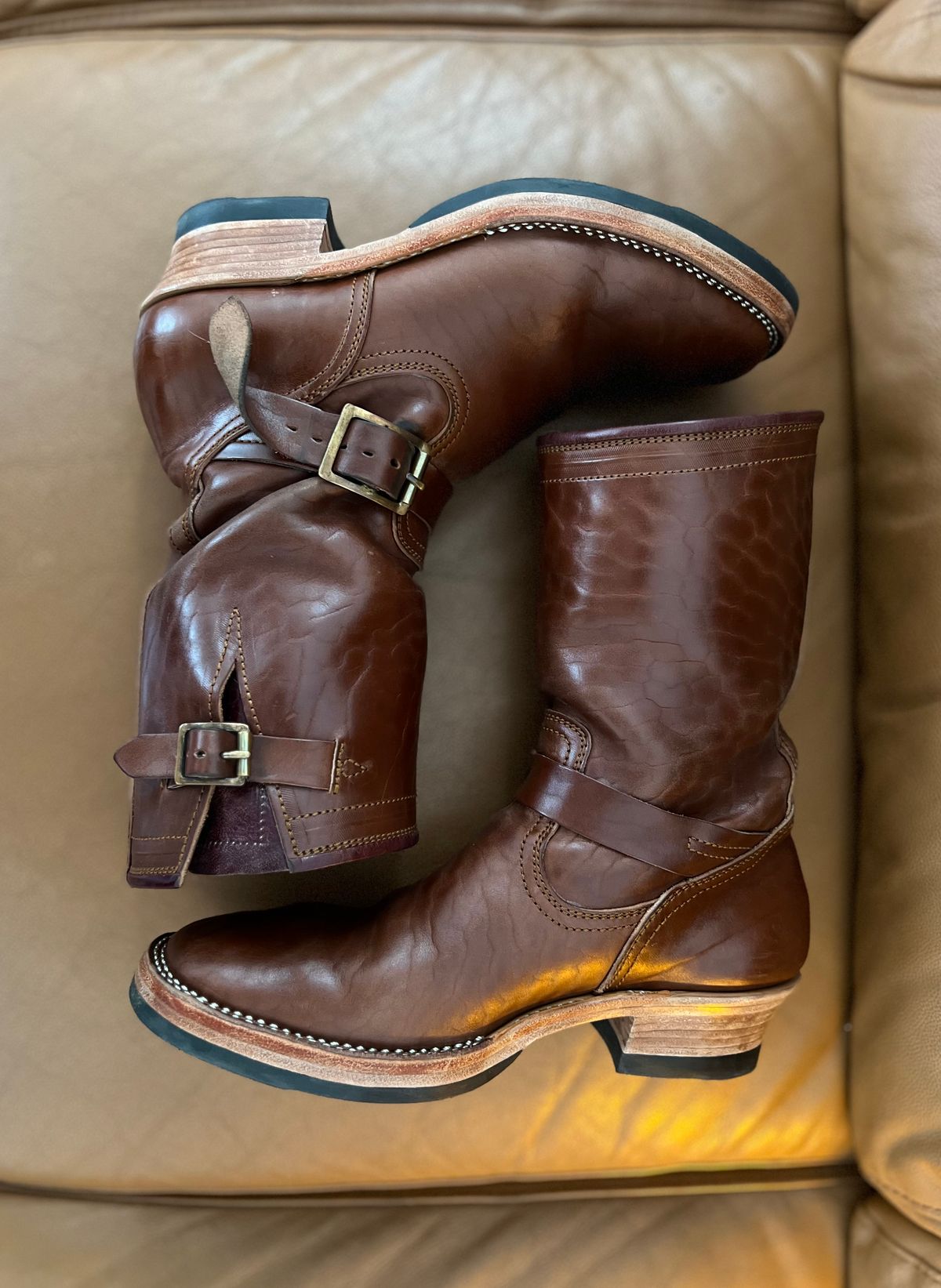 Photo by bangbenana on November 4, 2025 of the Briselblack The keeper ‘Type 3’ Engineer Boots in Maryam Toscanello TPR Horsebutt.