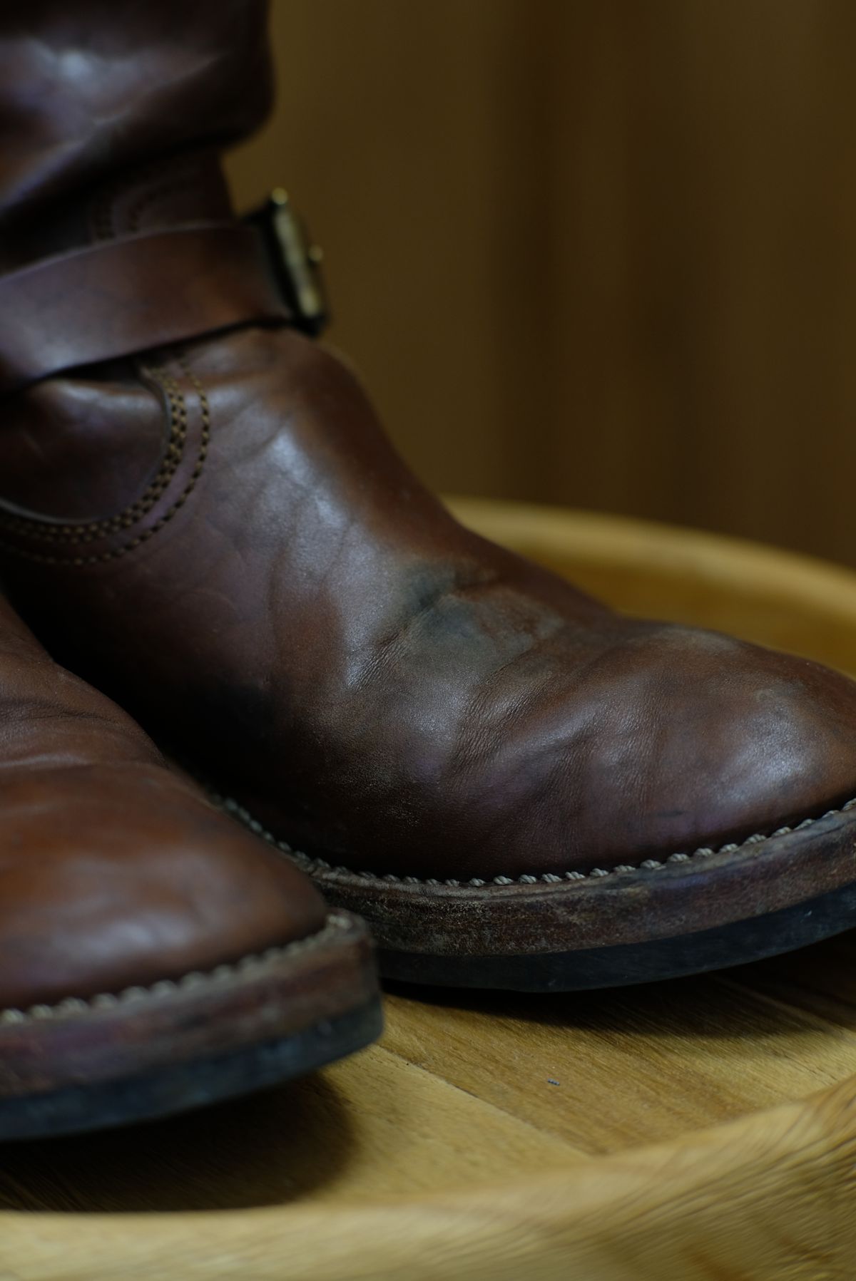 Photo by bangbenana on March 5, 2026 of the Briselblack The keeper ‘Type 3’ Engineer Boots in Maryam Toscanello TPR Horsebutt.