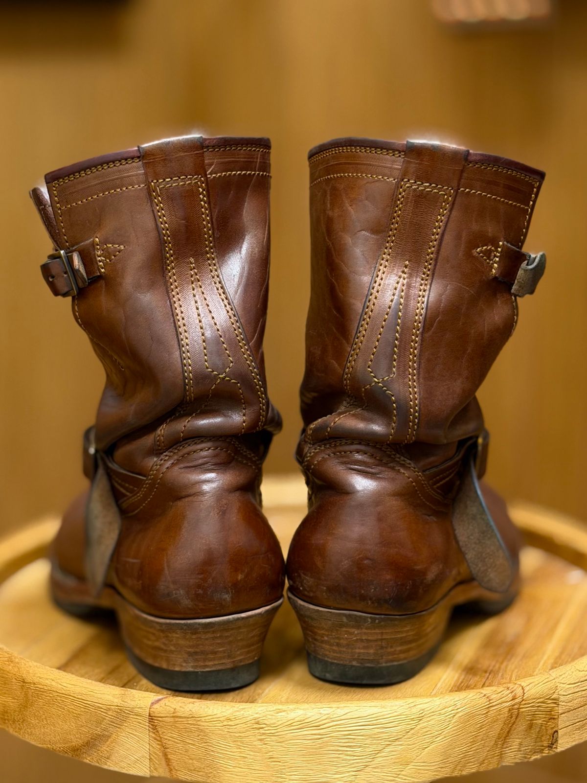 Photo by bangbenana on April 5, 2026 of the Briselblack The keeper ‘Type 3’ Engineer Boots in Maryam Toscanello TPR Horsebutt.