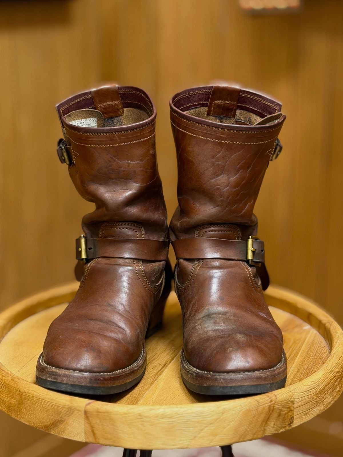 Photo by bangbenana on April 5, 2026 of the Briselblack The keeper ‘Type 3’ Engineer Boots in Maryam Toscanello TPR Horsebutt.