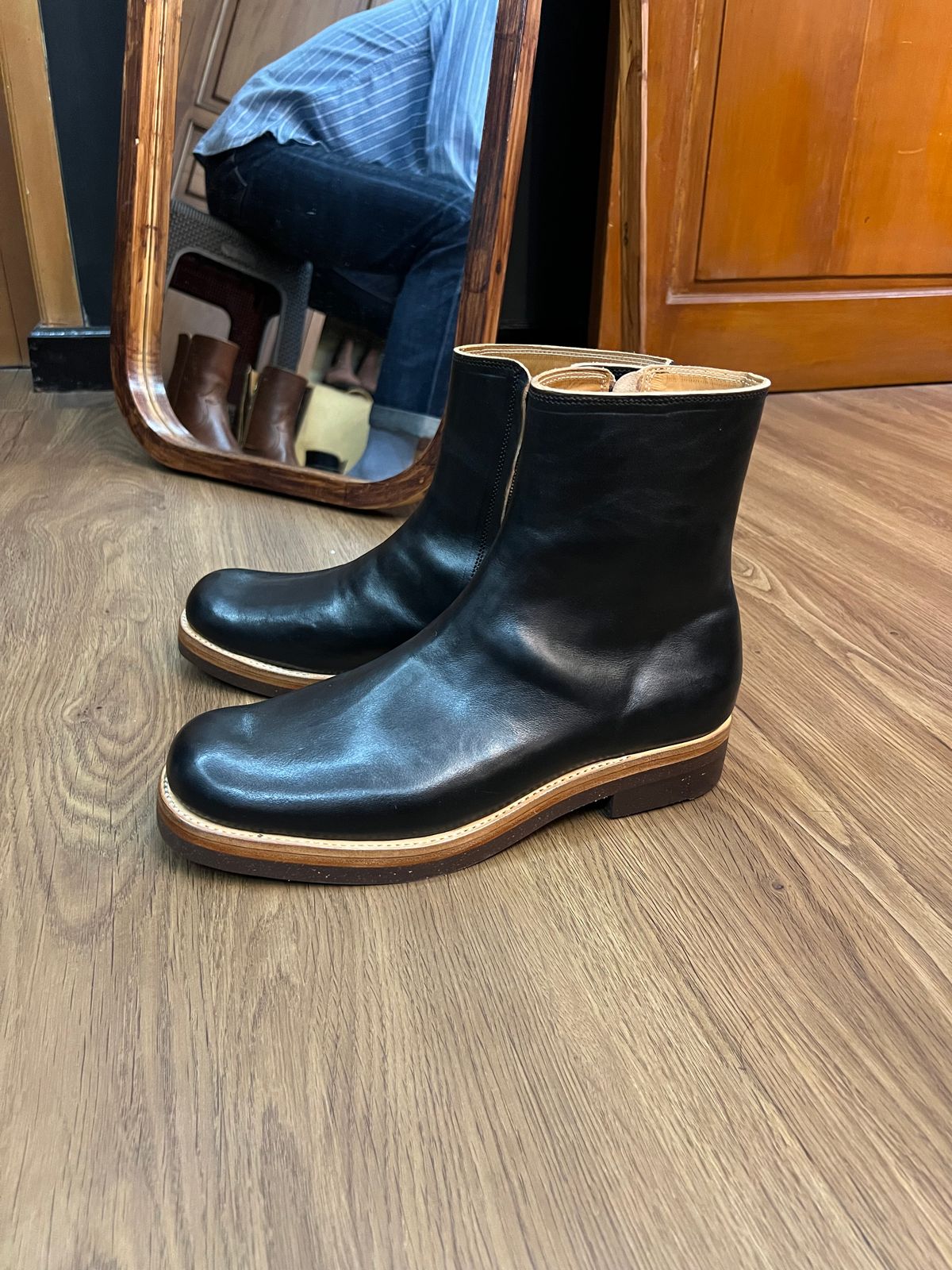 Photo by bangbenana on July 19, 2025 of the Briselblack The Stride Side Zip Boots in Maryam Natural Horsebutt Overdyed Black.