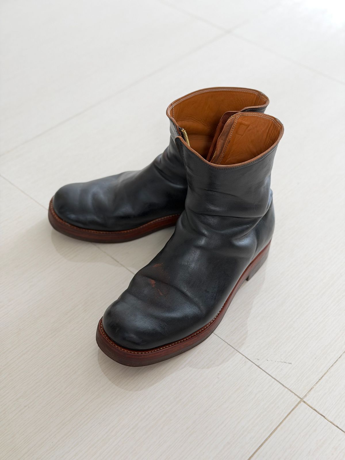 Photo by bangbenana on April 25, 2026 of the Briselblack The Stride Side Zip Boots in Maryam Natural Horsebutt Overdyed Black.