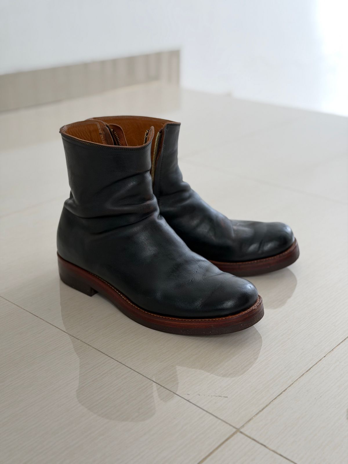 Photo by bangbenana on April 25, 2026 of the Briselblack The Stride Side Zip Boots in Maryam Natural Horsebutt Overdyed Black.