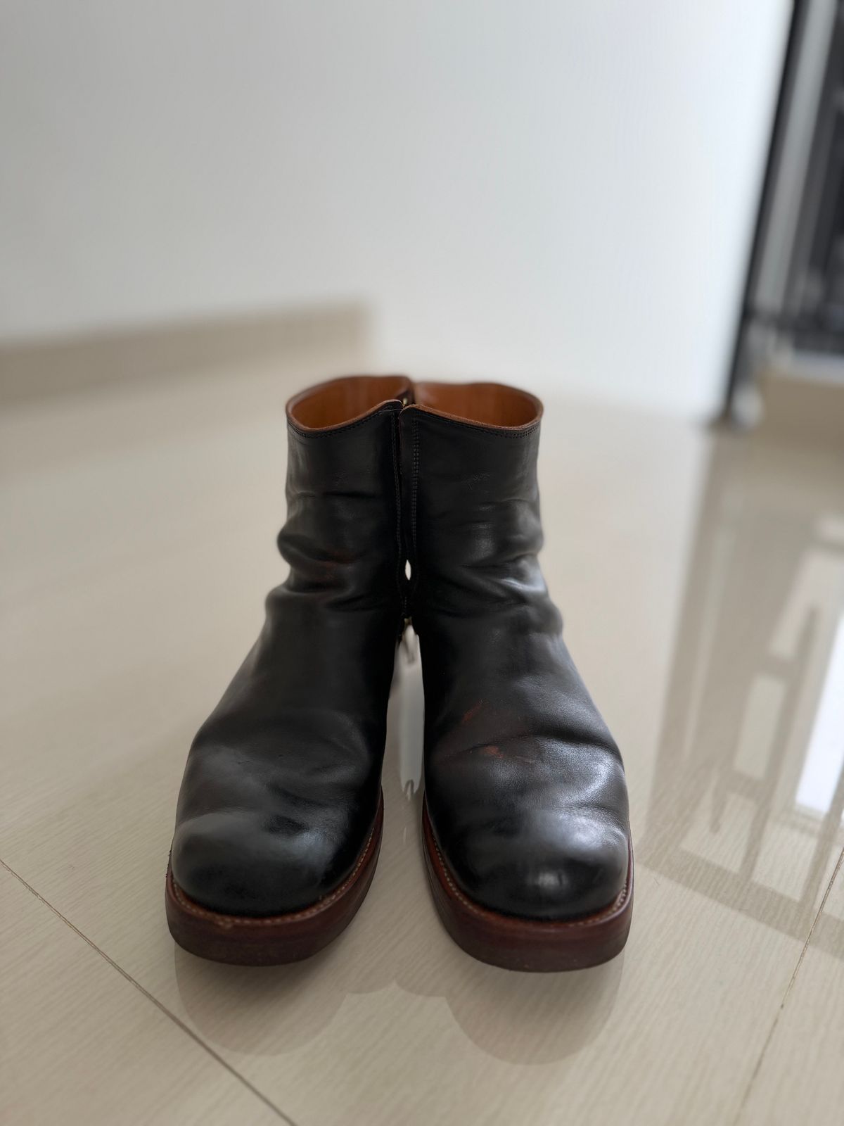 Photo by bangbenana on April 25, 2026 of the Briselblack The Stride Side Zip Boots in Maryam Natural Horsebutt Overdyed Black.
