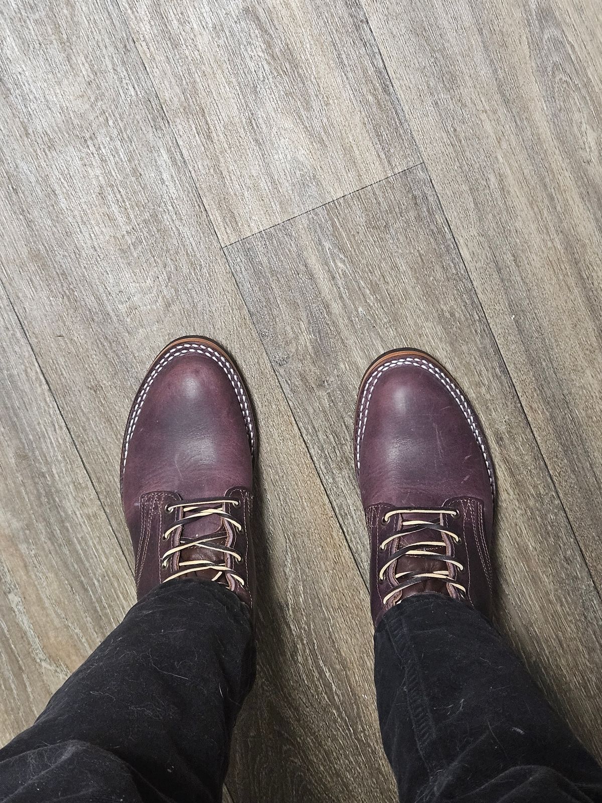 Photo by SerdnaandreS on June 21, 2025 of the Nicks Packer in Horween Color 8 Cypress.