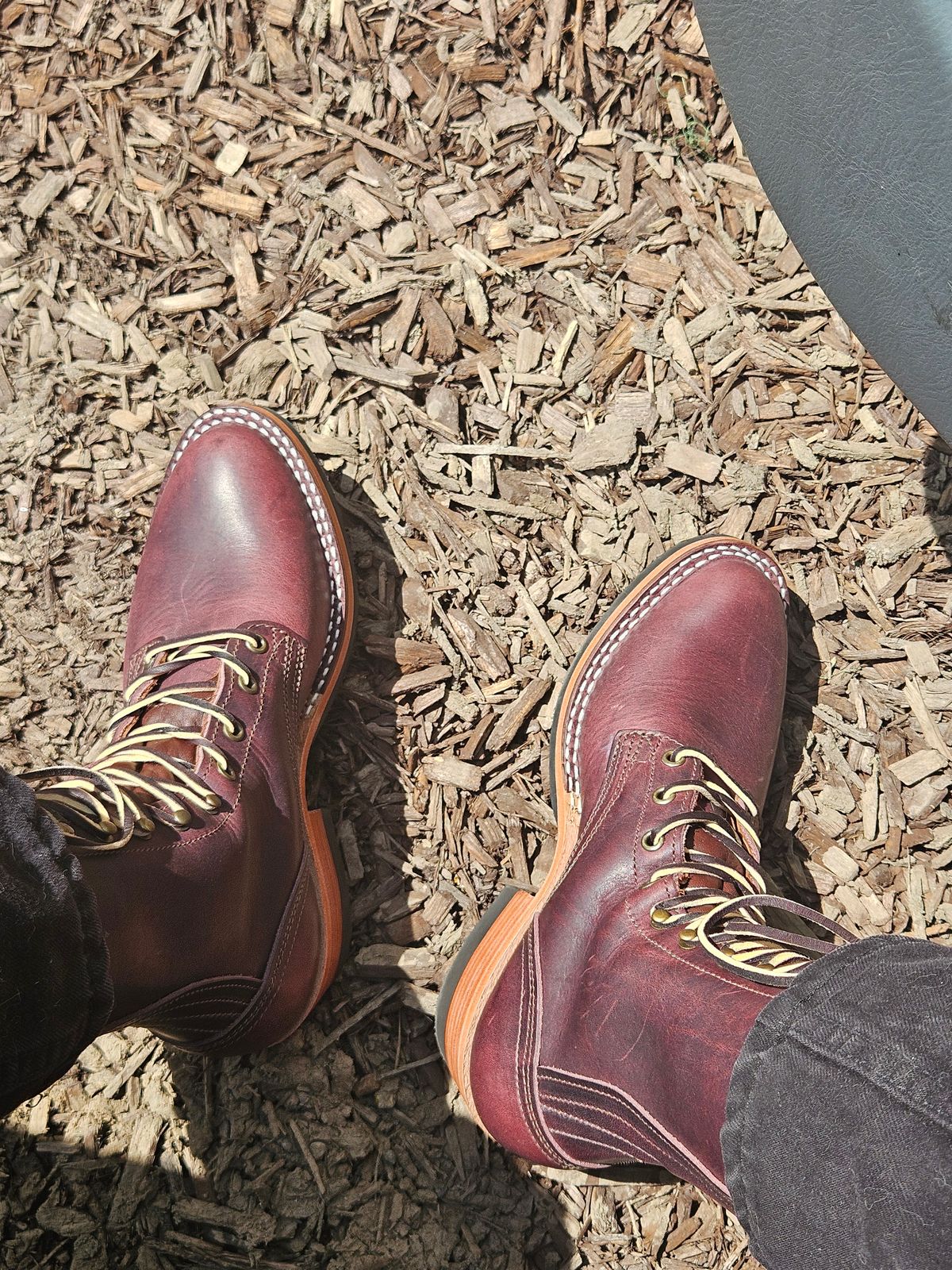 Photo by SerdnaandreS on June 21, 2025 of the Nicks Packer in Horween Color 8 Cypress.