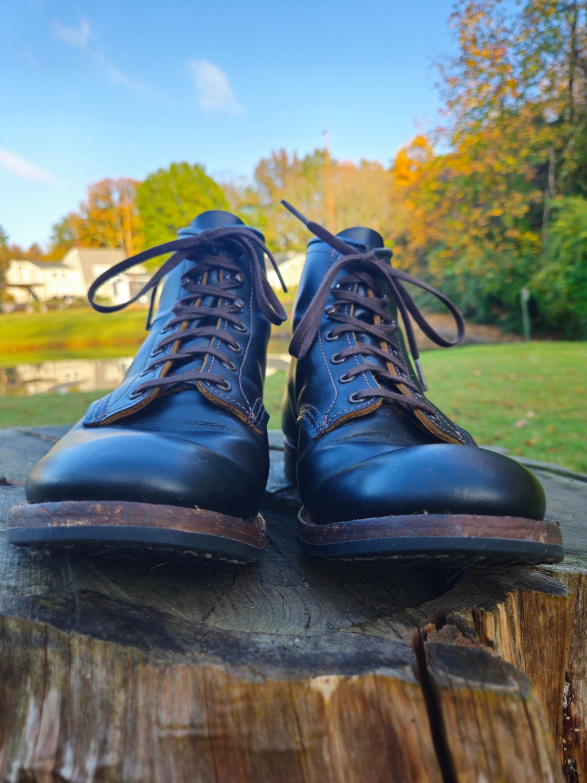 Photo by SerdnaandreS on November 5, 2024 of the Red Wing Beckman Flatbox in S.B. Foot Black Klondike.