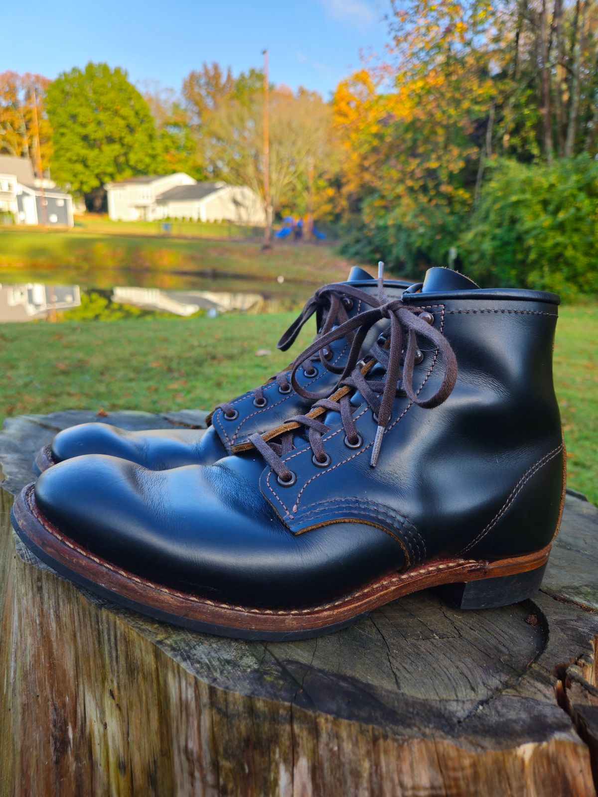 Photo by SerdnaandreS on November 5, 2024 of the Red Wing Beckman Flatbox in S.B. Foot Black Klondike.