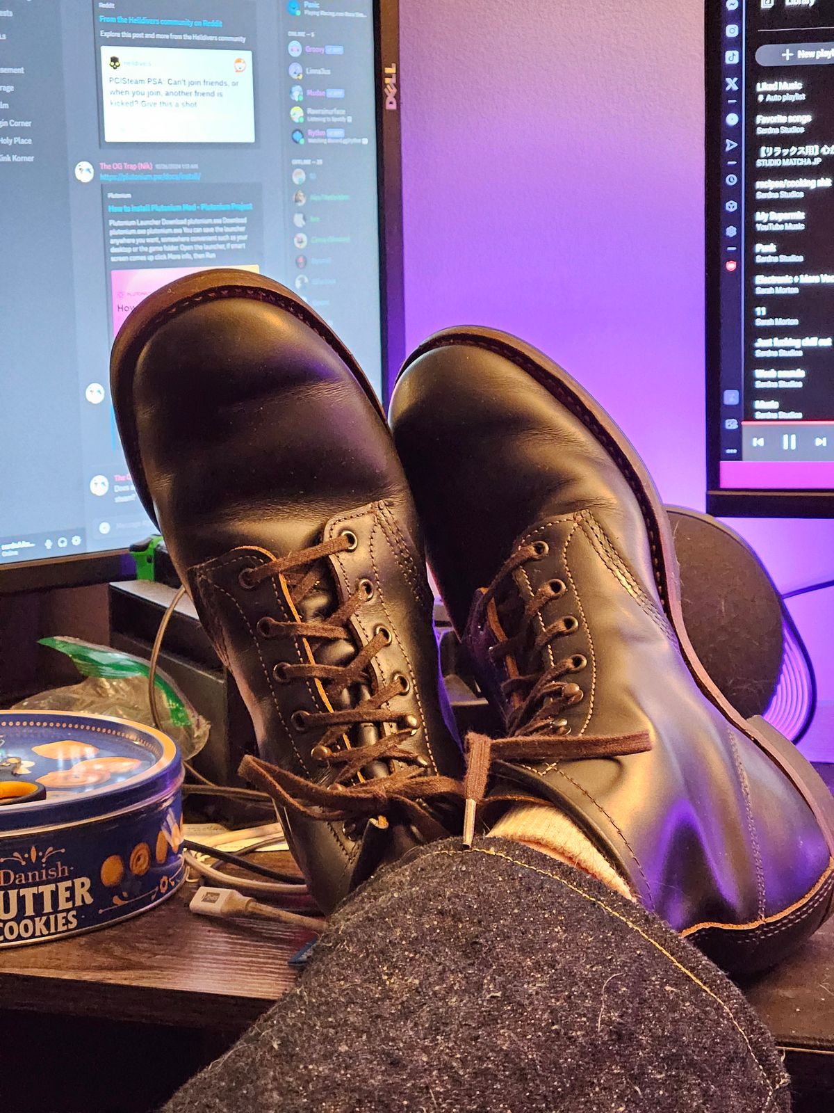 Photo by SerdnaandreS on November 18, 2024 of the Red Wing Beckman Flatbox in S.B. Foot Black Klondike.