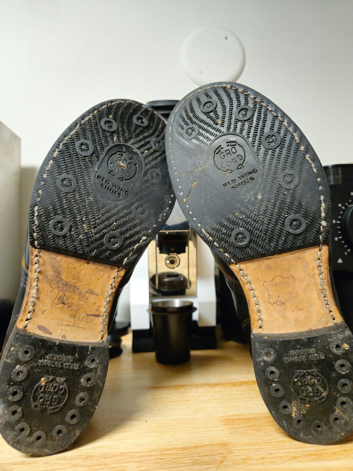 Photo by SerdnaandreS on November 20, 2024 of the Red Wing Beckman Flatbox in S.B. Foot Black Klondike.