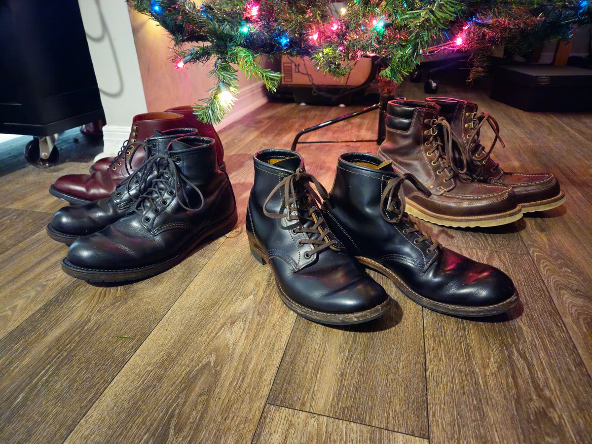 Photo by SerdnaandreS on December 4, 2024 of the Red Wing Beckman Flatbox in S.B. Foot Black Klondike.