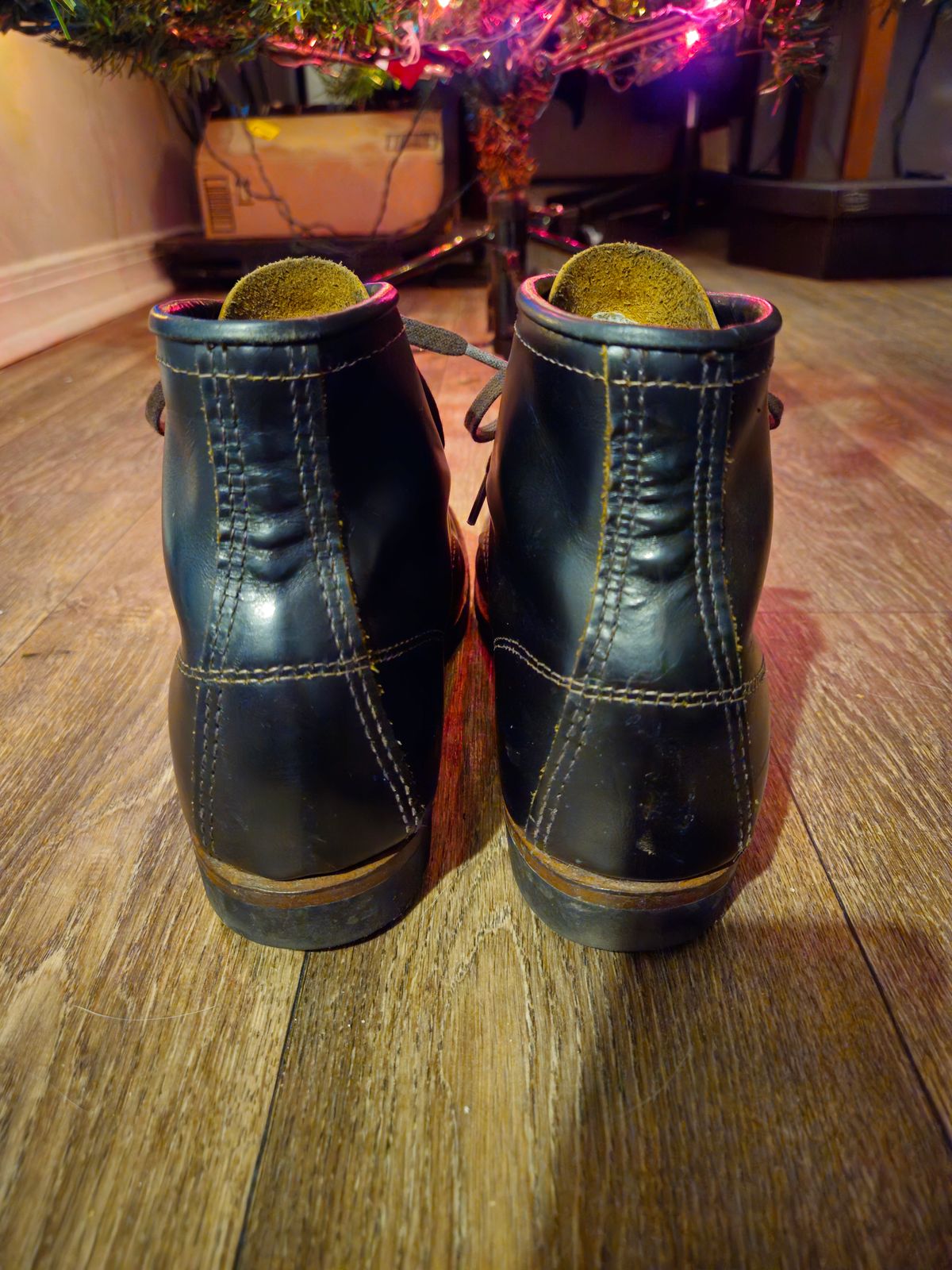 Photo by SerdnaandreS on December 4, 2024 of the Red Wing Beckman Flatbox in S.B. Foot Black Klondike.