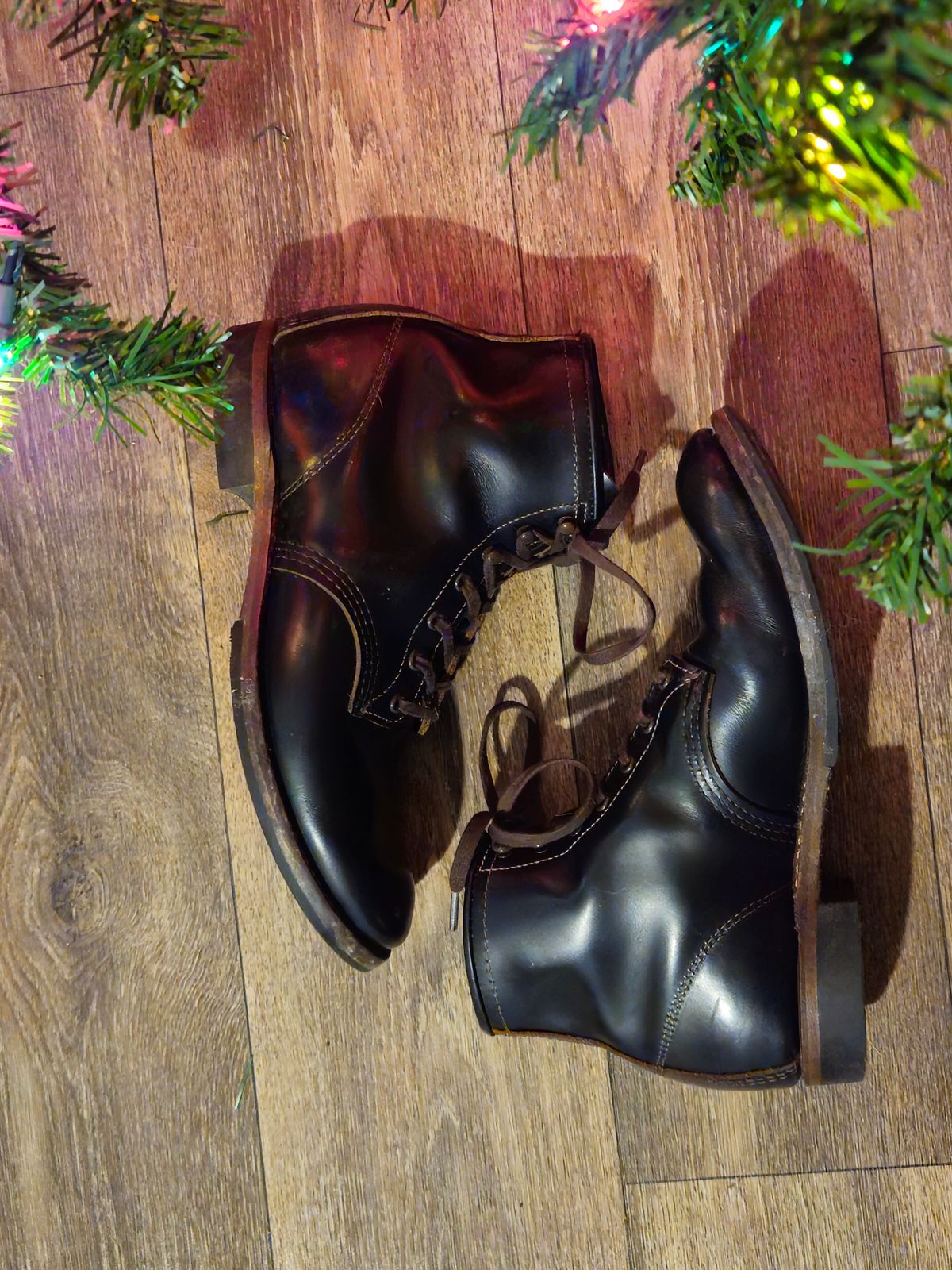 Photo by SerdnaandreS on December 4, 2024 of the Red Wing Beckman Flatbox in S.B. Foot Black Klondike.