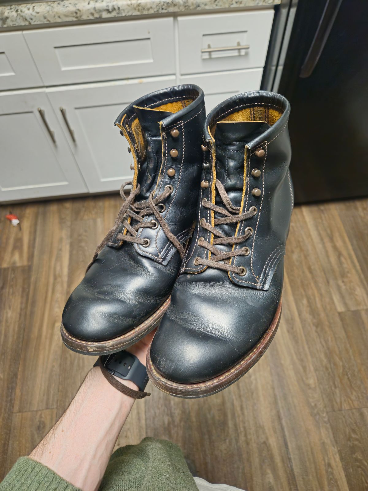 Photo by SerdnaandreS on December 17, 2024 of the Red Wing Beckman Flatbox in S.B. Foot Black Klondike.