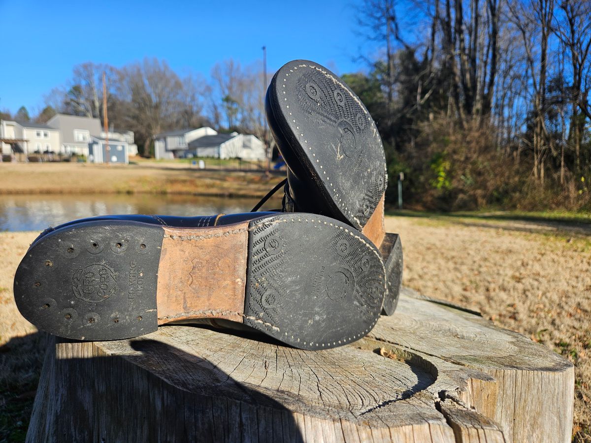 Photo by SerdnaandreS on January 1, 2025 of the Red Wing Beckman Flatbox in S.B. Foot Black Klondike.