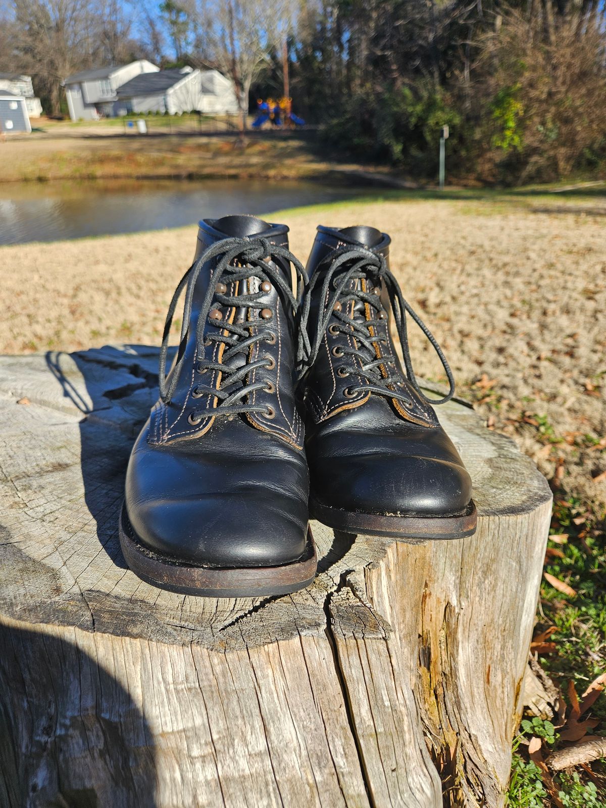 Photo by SerdnaandreS on January 1, 2025 of the Red Wing Beckman Flatbox in S.B. Foot Black Klondike.