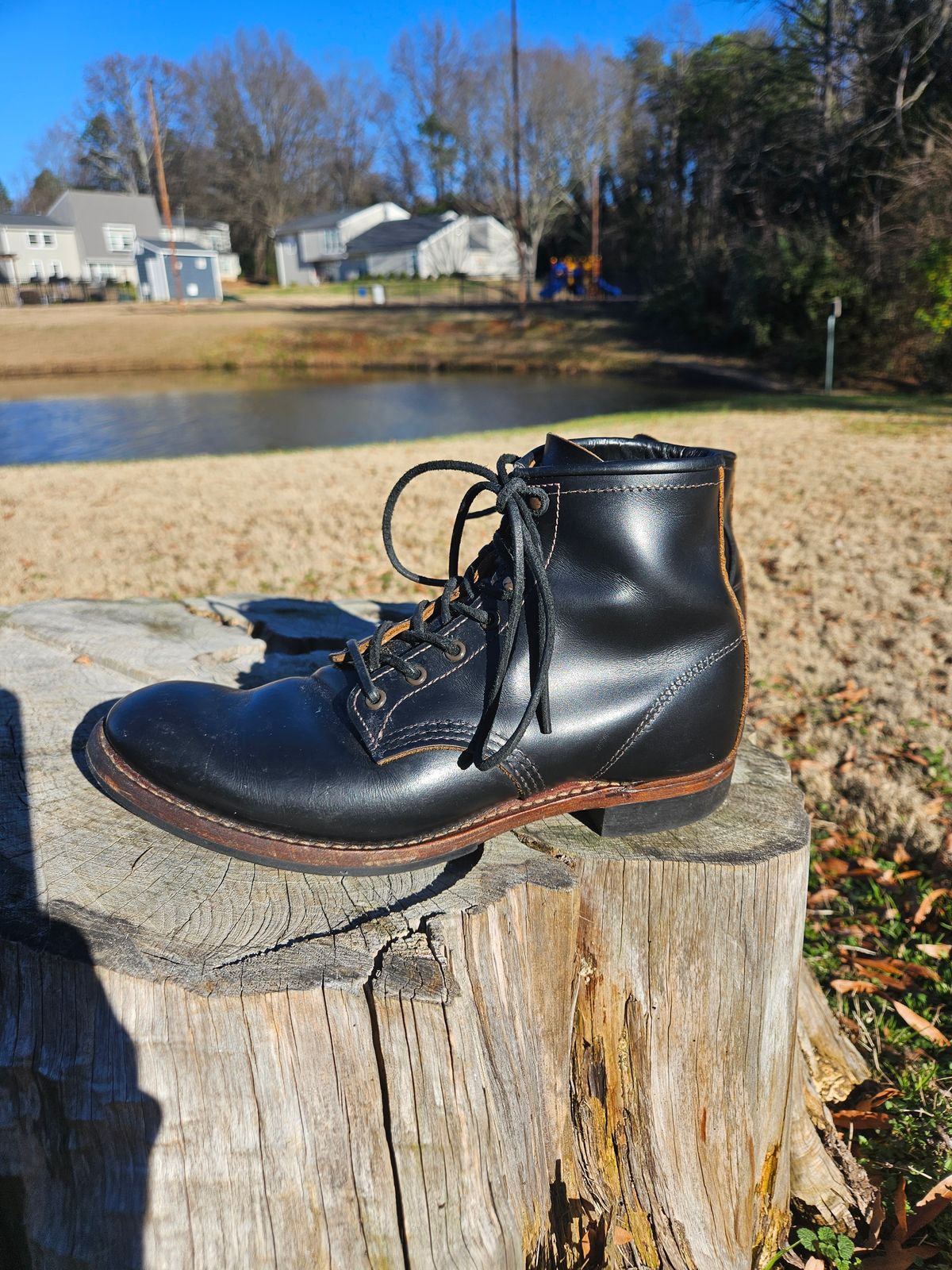 Photo by SerdnaandreS on January 1, 2025 of the Red Wing Beckman Flatbox in S.B. Foot Black Klondike.