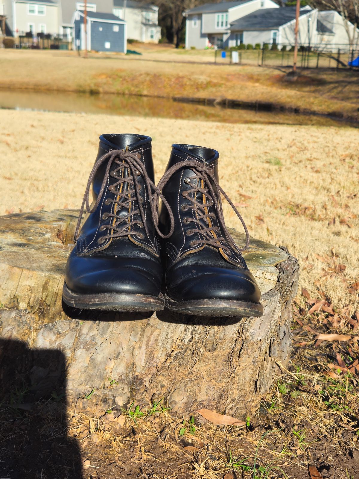 Photo by SerdnaandreS on February 3, 2025 of the Red Wing Beckman Flatbox in S.B. Foot Black Klondike.