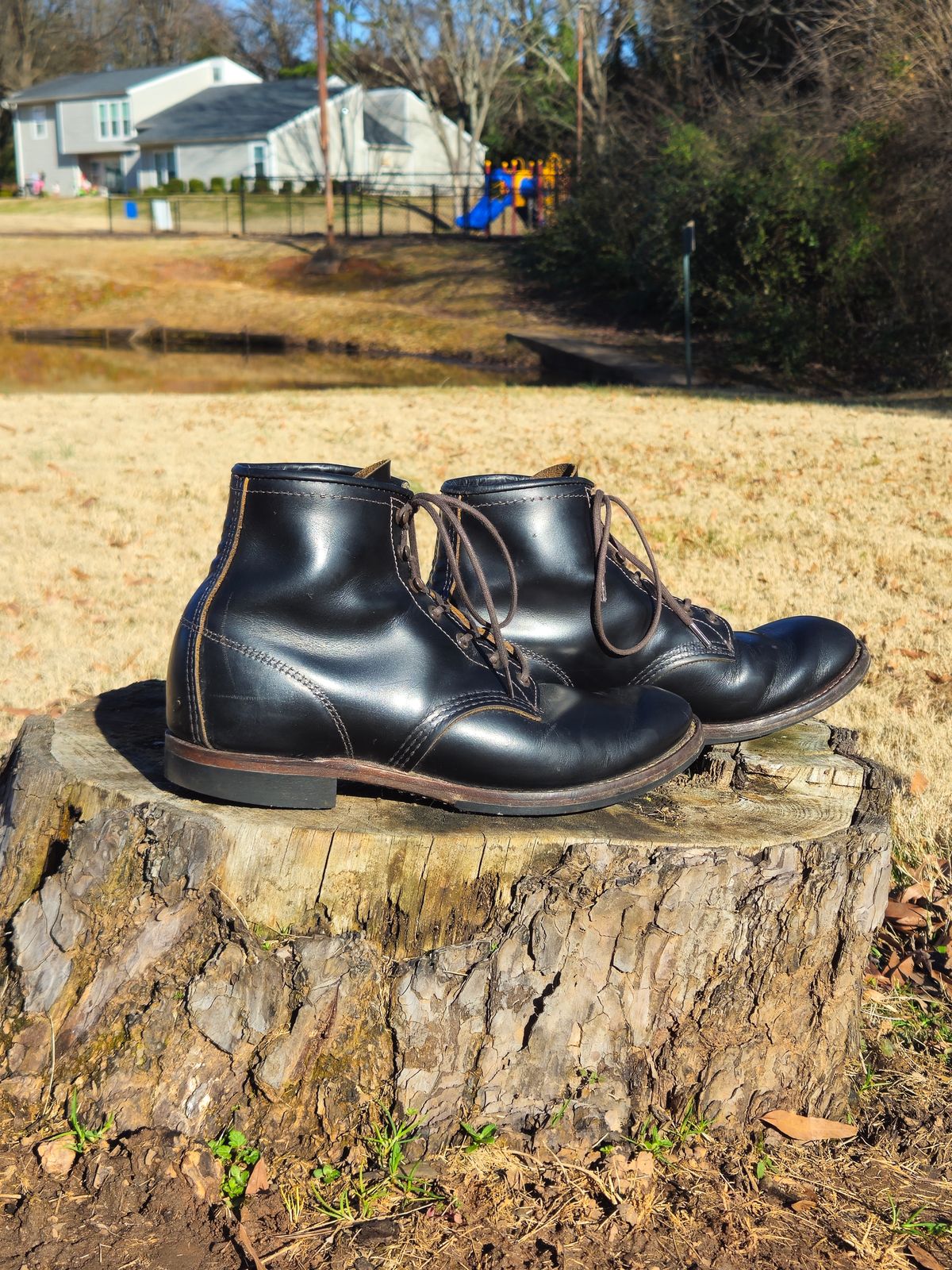 Photo by SerdnaandreS on February 3, 2025 of the Red Wing Beckman Flatbox in S.B. Foot Black Klondike.