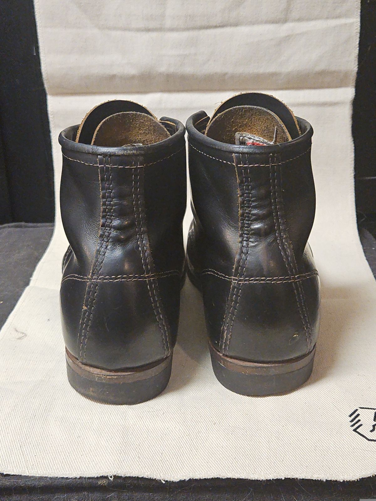 Photo by SerdnaandreS on March 4, 2025 of the Red Wing Beckman Flatbox in S.B. Foot Black Klondike.
