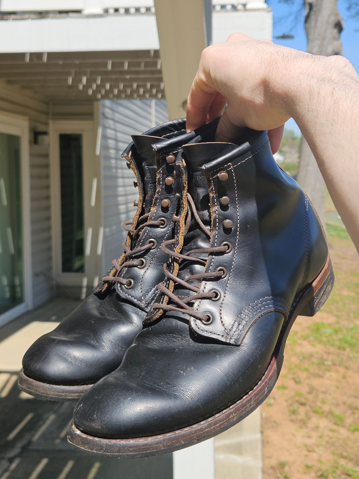 Photo by SerdnaandreS on March 28, 2025 of the Red Wing Beckman Flatbox in S.B. Foot Black Klondike.