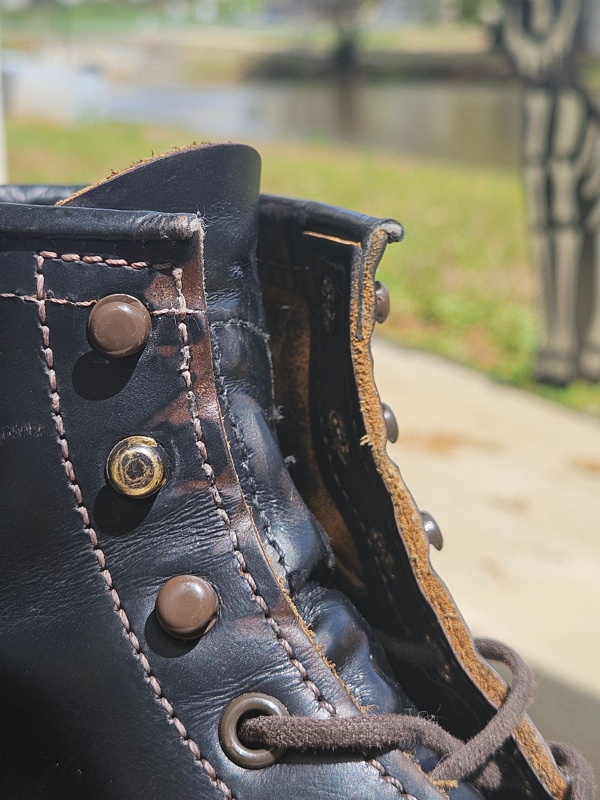 Photo by SerdnaandreS on April 1, 2025 of the Red Wing Beckman Flatbox in S.B. Foot Black Klondike.
