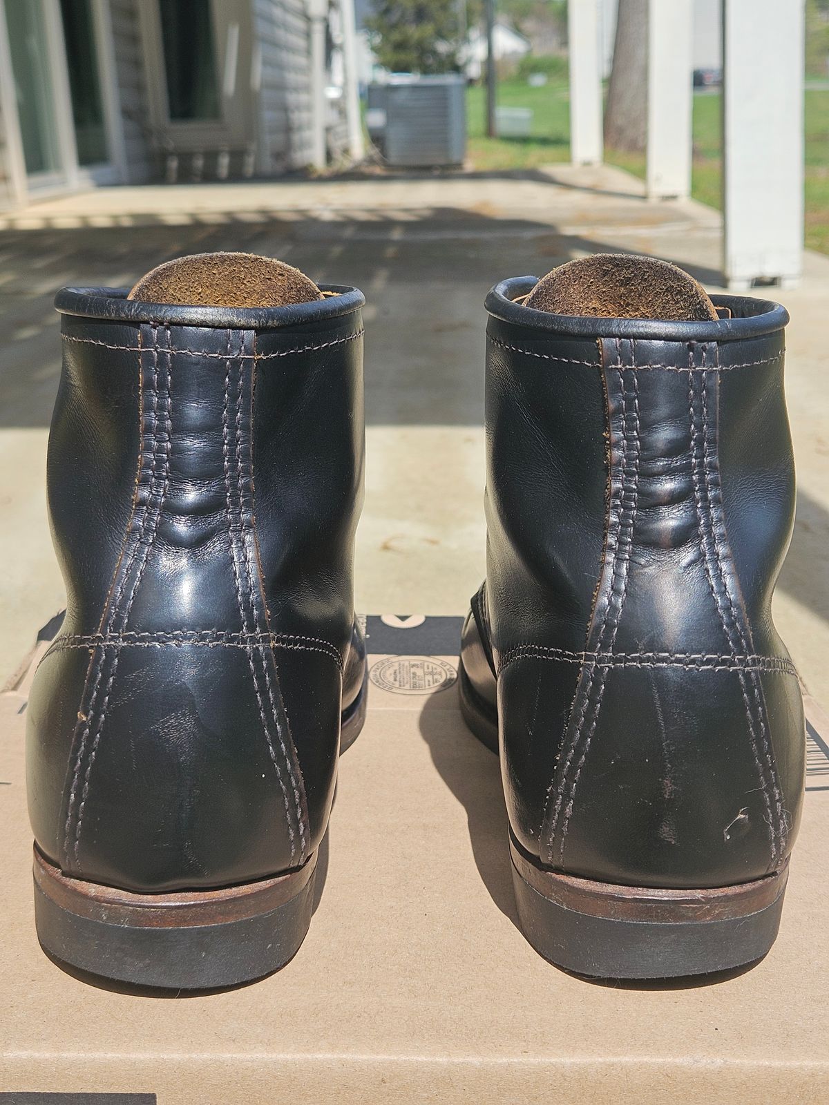 Photo by SerdnaandreS on April 1, 2025 of the Red Wing Beckman Flatbox in S.B. Foot Black Klondike.