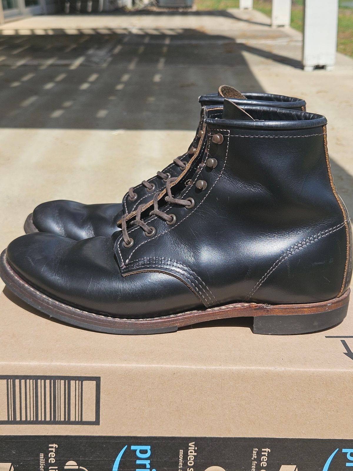 Photo by SerdnaandreS on April 1, 2025 of the Red Wing Beckman Flatbox in S.B. Foot Black Klondike.