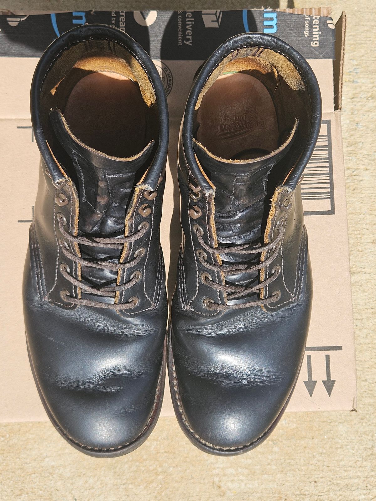 Photo by SerdnaandreS on April 1, 2025 of the Red Wing Beckman Flatbox in S.B. Foot Black Klondike.