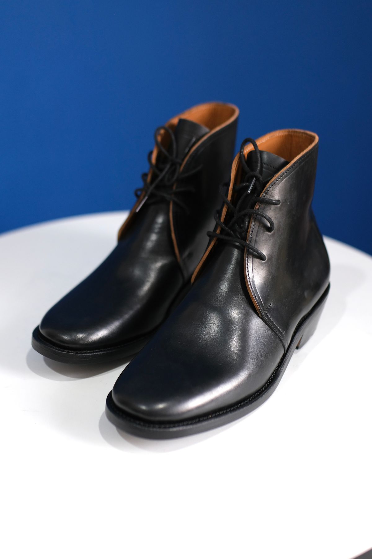 Photo by anakdenim on September 30, 2025 of the Briselblack The Desert Chukka Boots in Maryam Toscanello Horsebutt Overdyed Black.