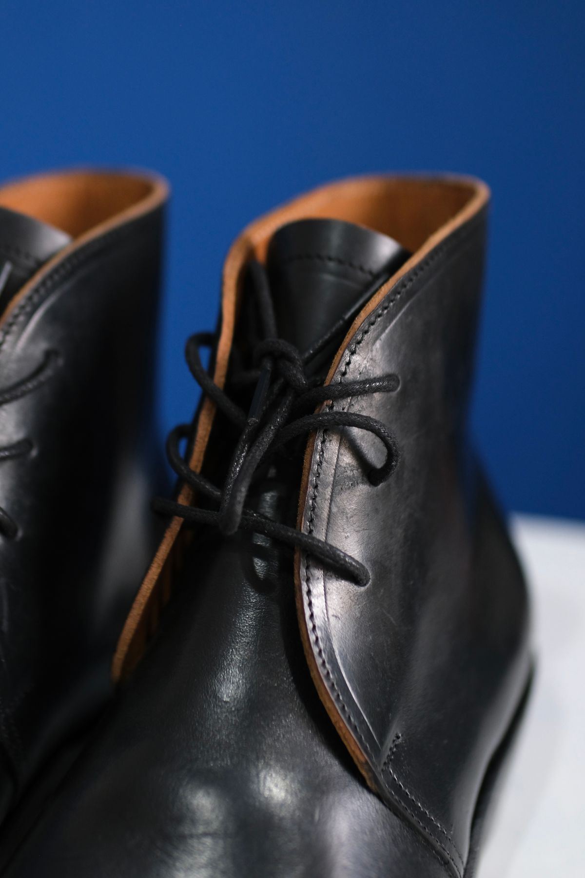 Photo by anakdenim on September 30, 2025 of the Briselblack The Desert Chukka Boots in Maryam Toscanello Horsebutt Overdyed Black.