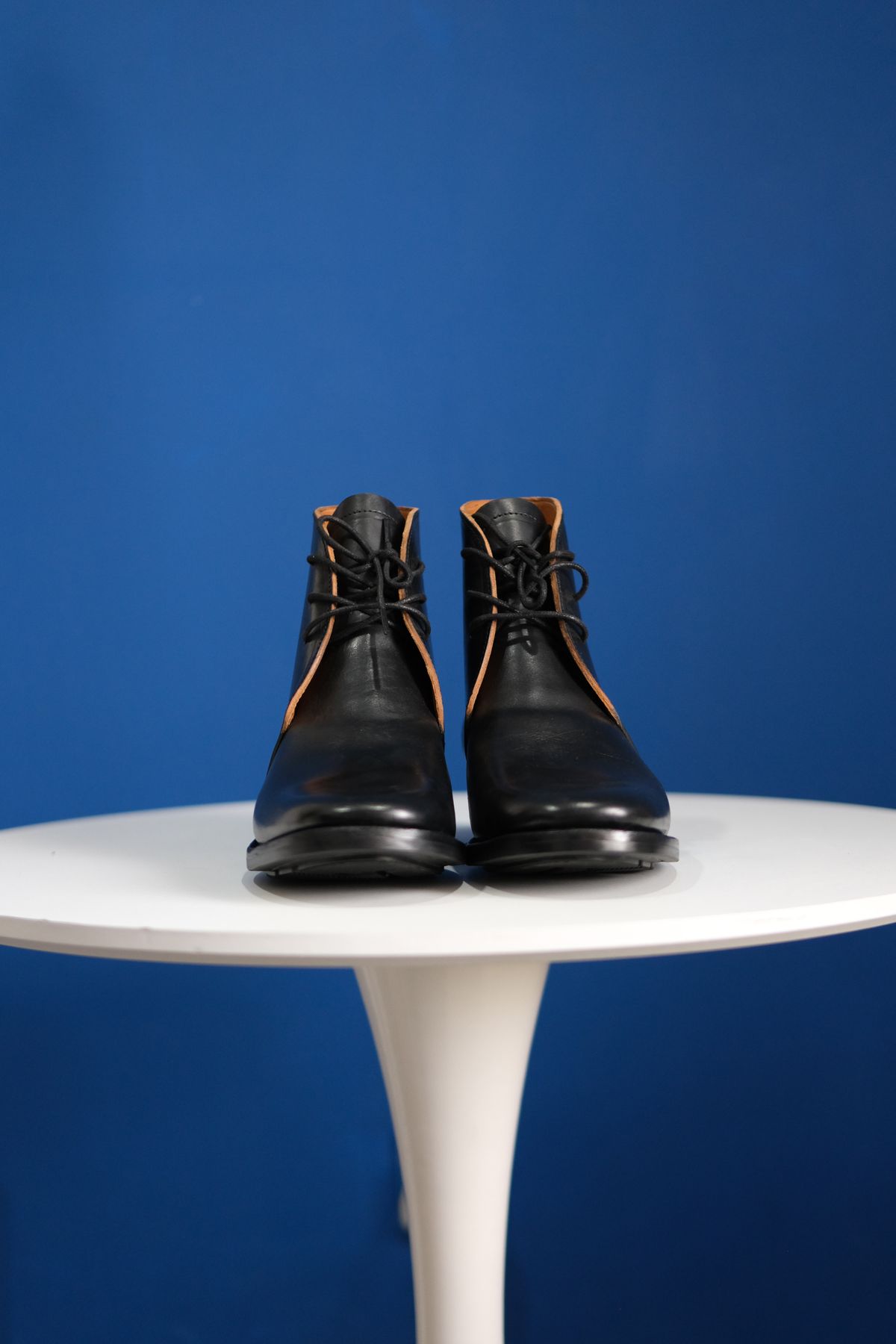 Photo by anakdenim on October 1, 2025 of the Briselblack The Desert Chukka Boots in Maryam Toscanello Horsebutt Overdyed Black.