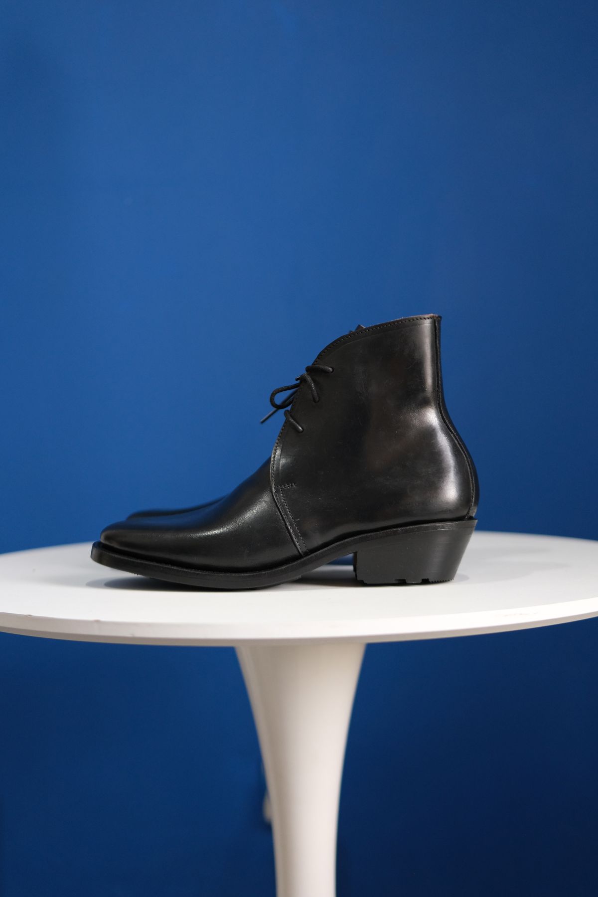 Photo by anakdenim on October 1, 2025 of the Briselblack The Desert Chukka Boots in Maryam Toscanello Horsebutt Overdyed Black.