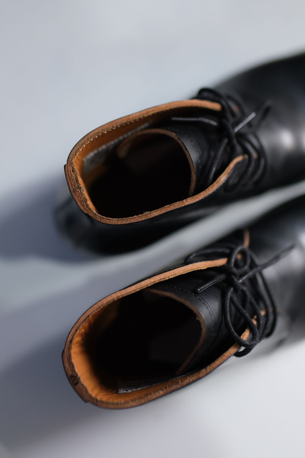 Photo by anakdenim on October 1, 2025 of the Briselblack The Desert Chukka Boots in Maryam Toscanello Horsebutt Overdyed Black.