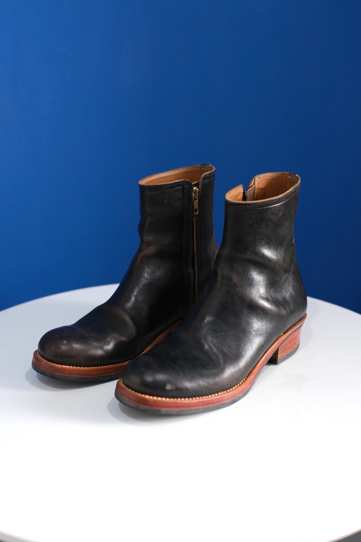 Photo by anakdenim on October 1, 2025 of the Briselblack The Stride Side Zip Boots in Maryam Natural Horsebutt Overdyed Black.
