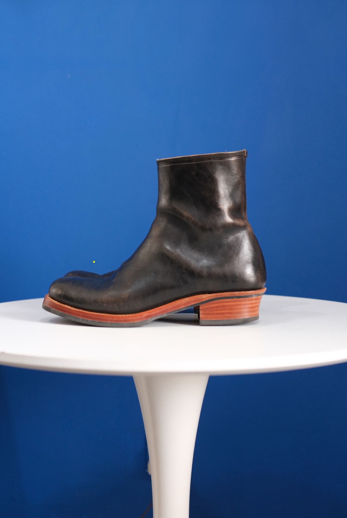 Photo by anakdenim on October 2, 2025 of the Briselblack The Stride Side Zip Boots in Maryam Natural Horsebutt Overdyed Black.