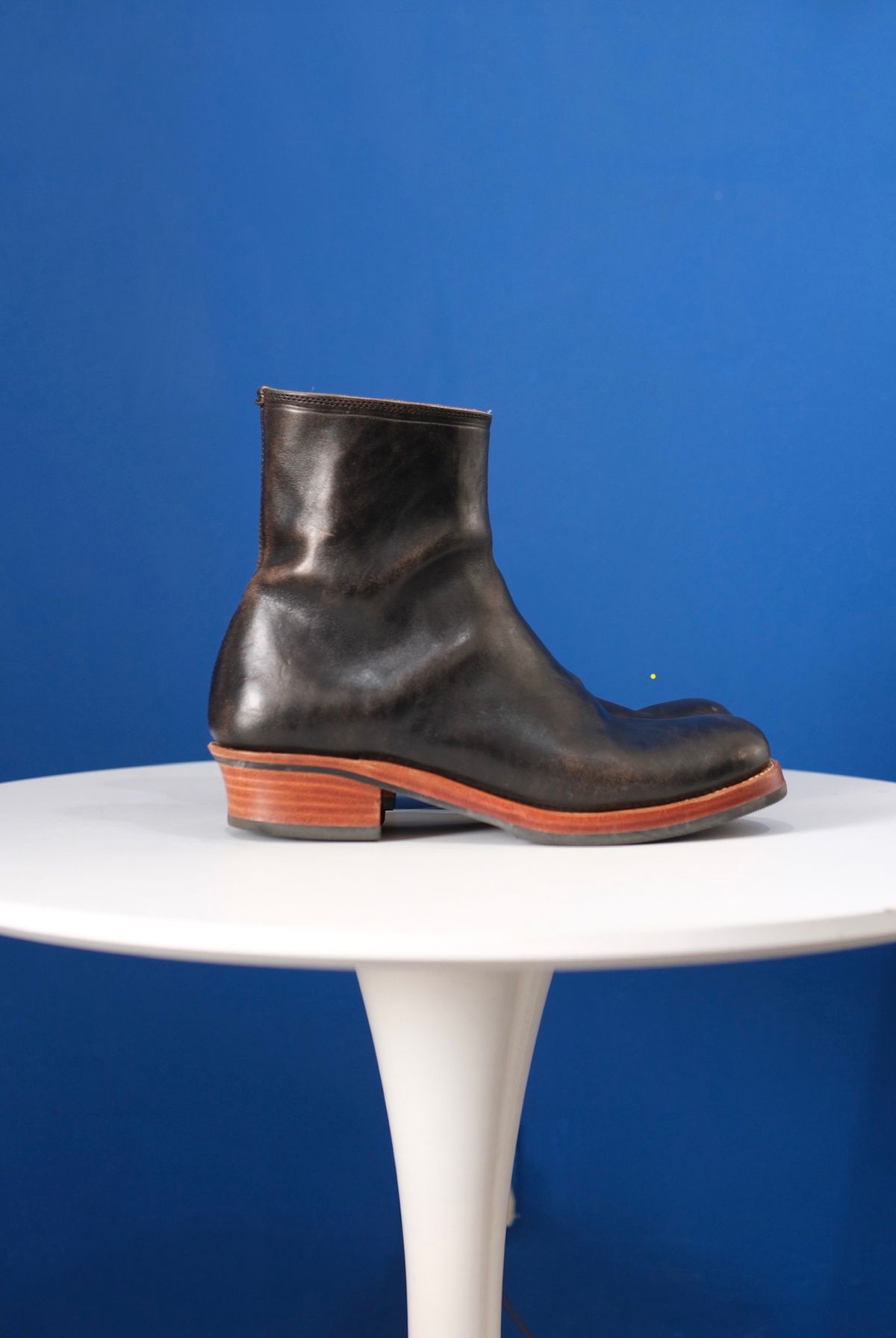 Photo by anakdenim on October 2, 2025 of the Briselblack The Stride Side Zip Boots in Maryam Natural Horsebutt Overdyed Black.