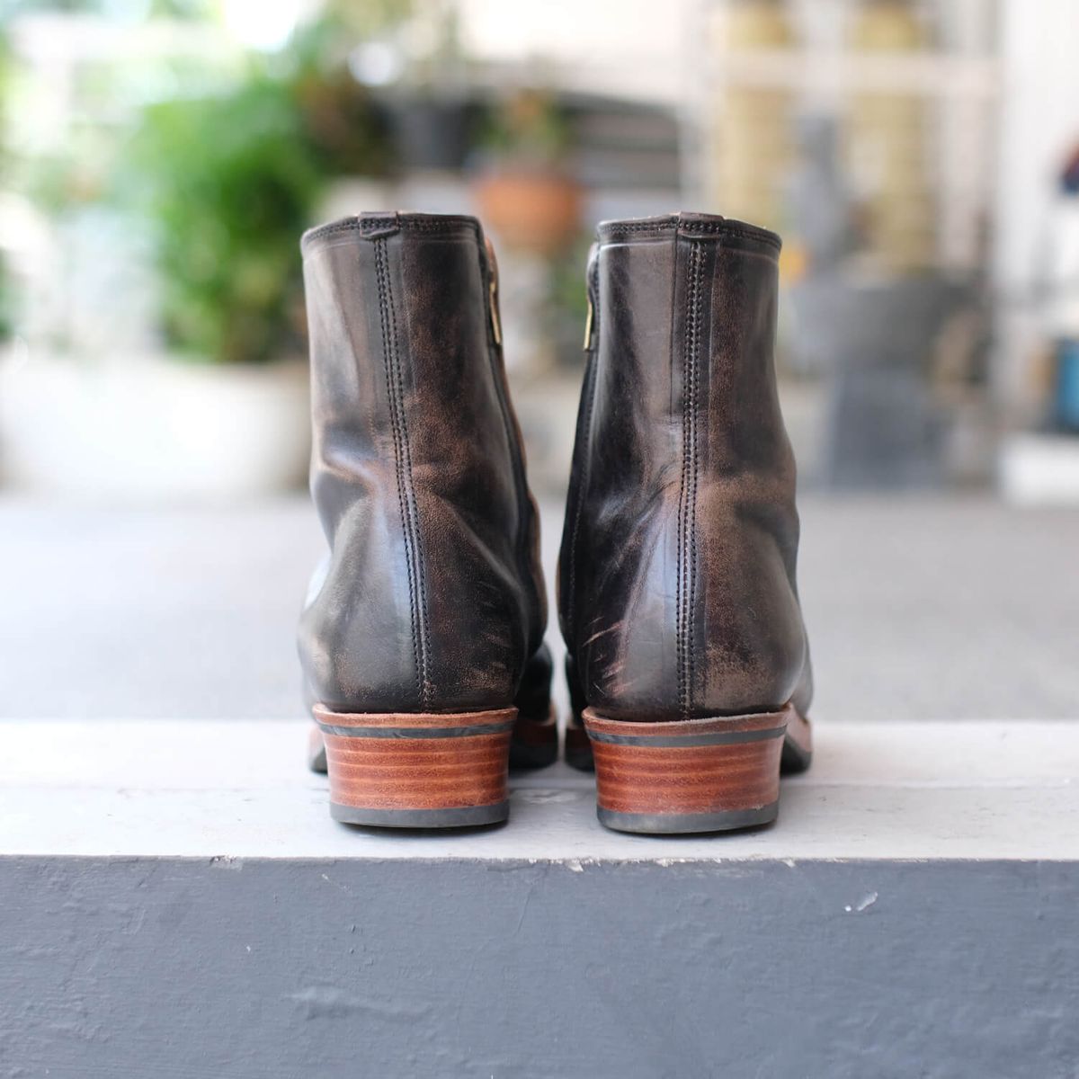 Photo by anakdenim on November 4, 2025 of the Briselblack The Stride Side Zip Boots in Maryam Natural Horsebutt Overdyed Black.