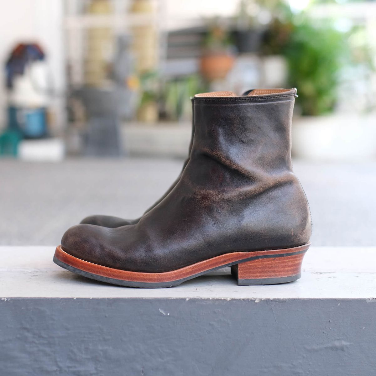 Photo by anakdenim on November 4, 2025 of the Briselblack The Stride Side Zip Boots in Maryam Natural Horsebutt Overdyed Black.