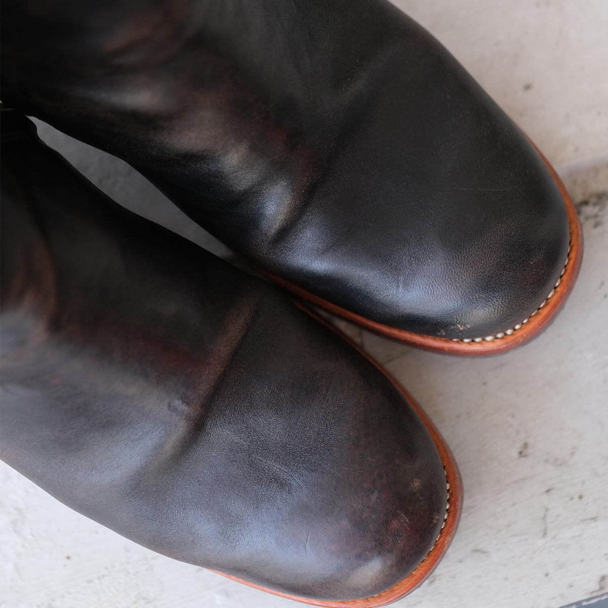 Photo by anakdenim on November 4, 2025 of the Briselblack The Stride Side Zip Boots in Maryam Natural Horsebutt Overdyed Black.
