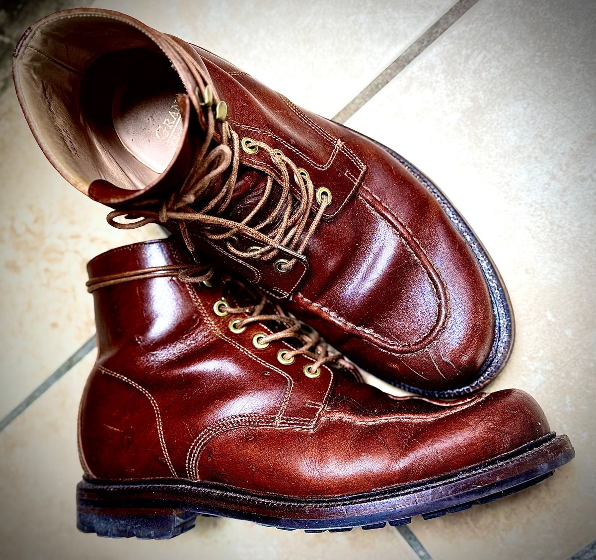 Photo by almasum on October 3, 2025 of the Grant Stone Brass Boot in Badalassi Carlo Ecbatana Lux.