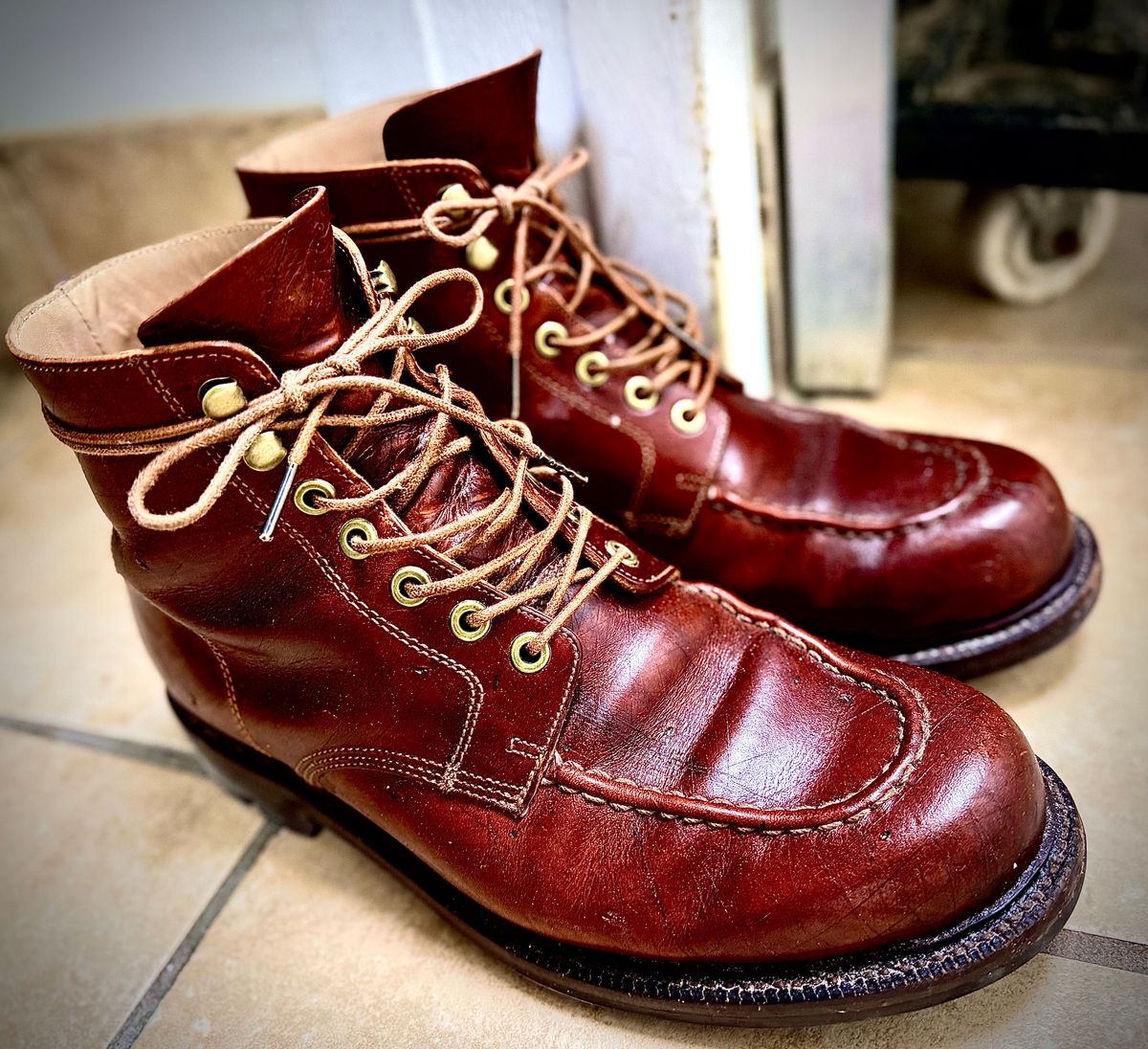 Photo by almasum on October 3, 2025 of the Grant Stone Brass Boot in Badalassi Carlo Ecbatana Lux.
