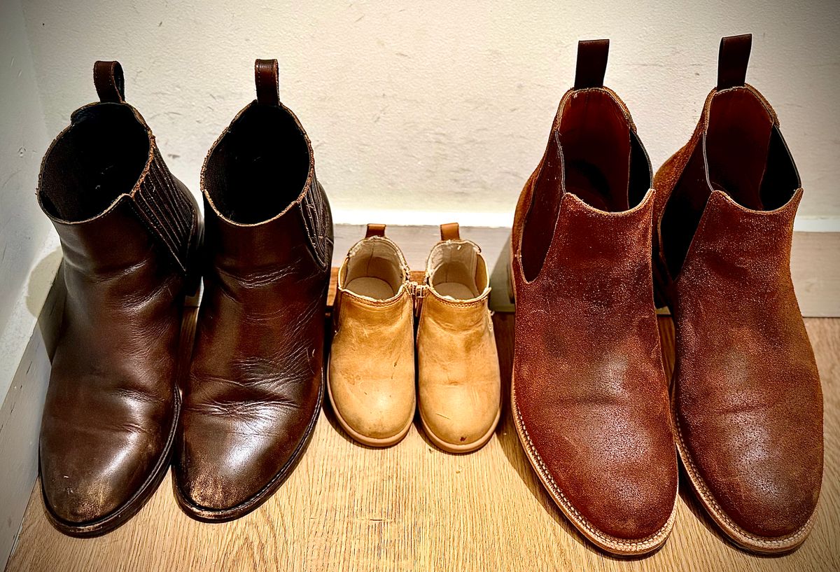 Photo by almasum on January 10, 2026 of the Grant Stone Chelsea Boot in C.F. Stead Dark Oak Roughout.
